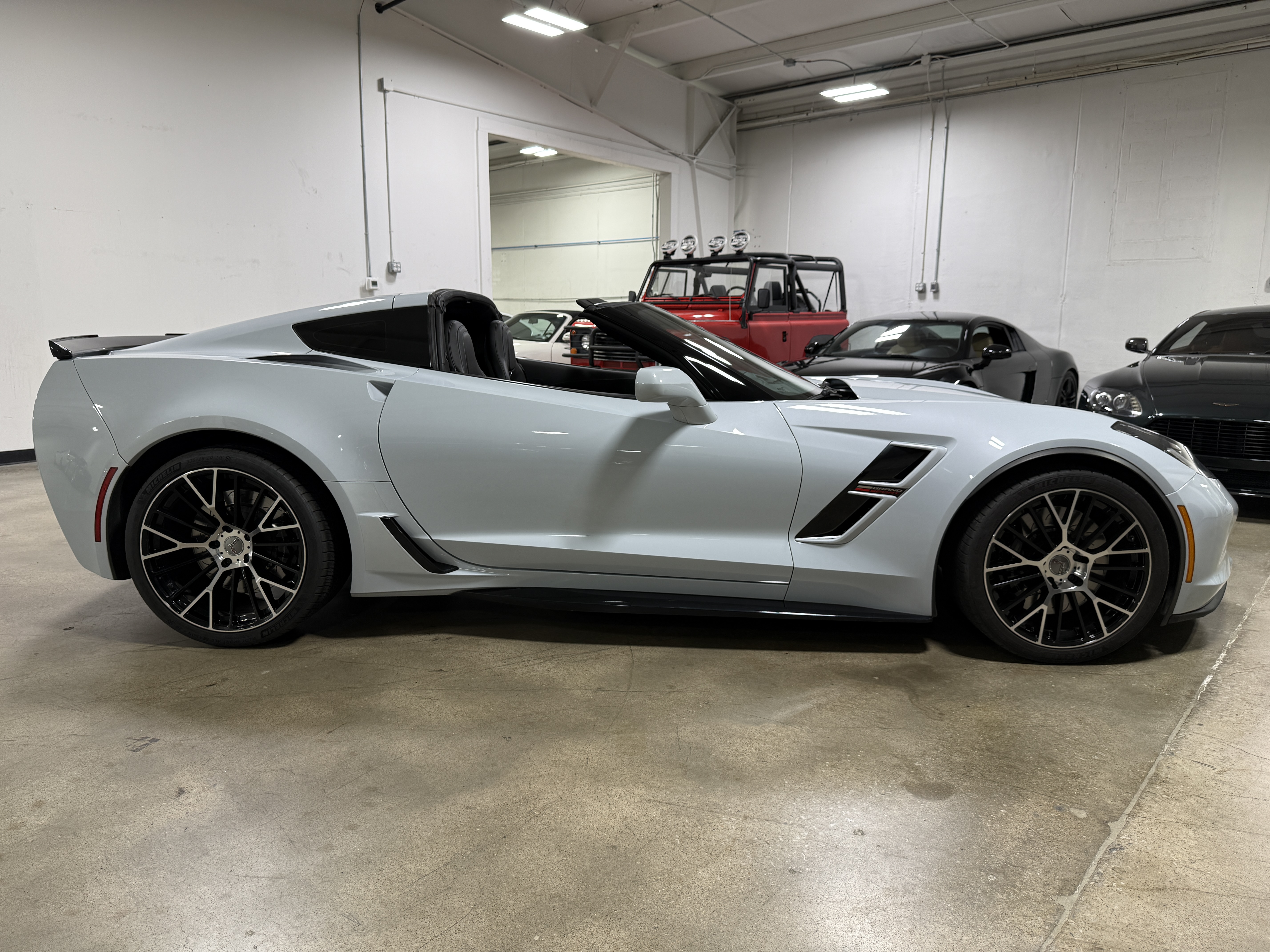 Used 2019 Chevrolet Corvette Grand Sport Coupe w/ 2LT RWD image 3