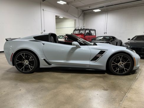 Used 2019 Chevrolet Corvette Grand Sport Coupe w/ 2LT RWD image 3