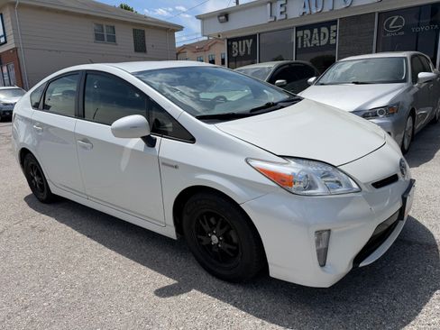 Used 2015 Toyota Prius Two Hatchback 4D FWD image 7