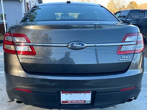 Used 2017 Ford Taurus SEL image 27