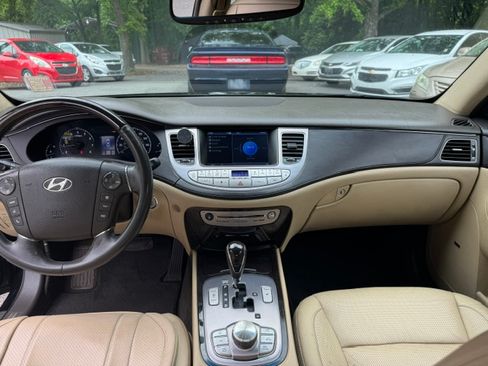 Used 2011 Hyundai Genesis 4.6 RWD image 18