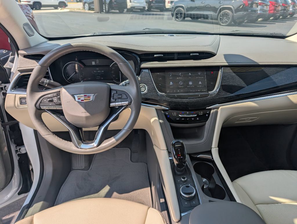 Used 2024 Cadillac XT6 AWD Premium Luxury image 10