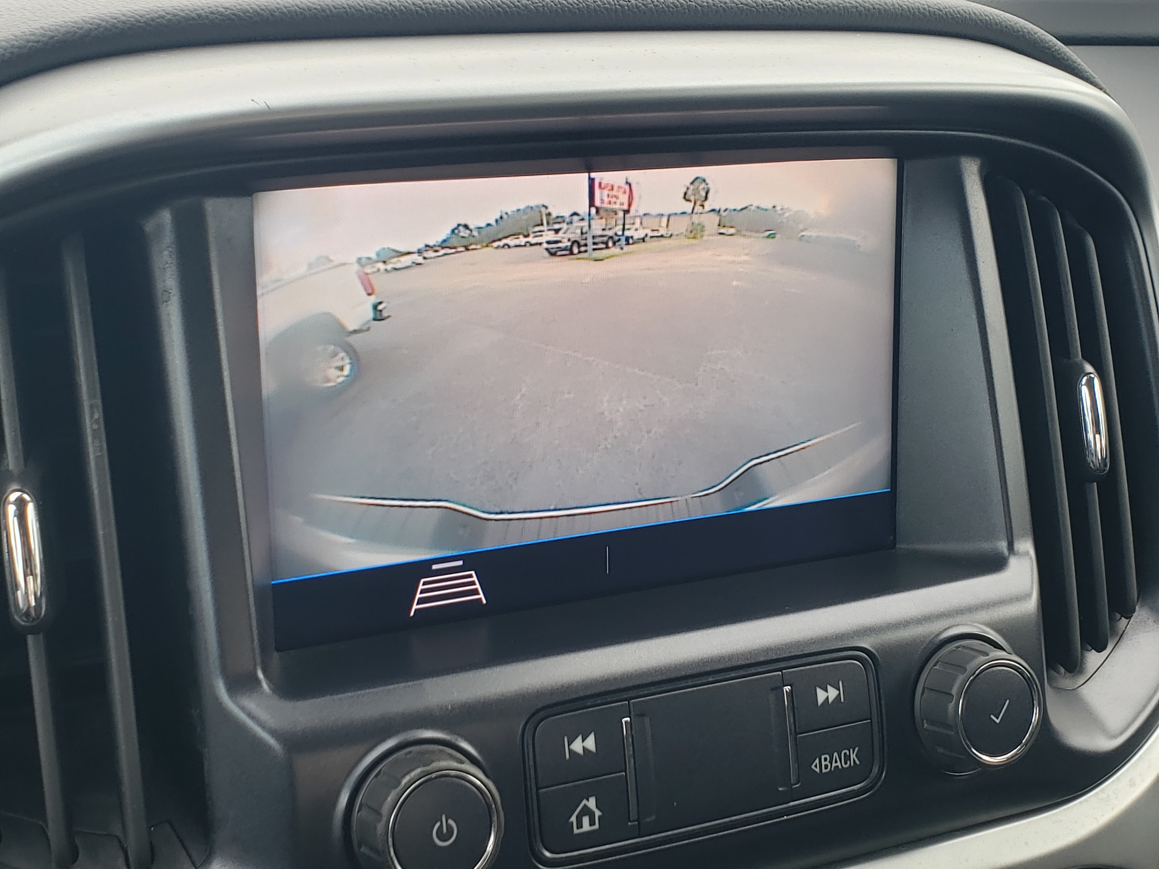 Used 2022 Chevrolet Colorado 2WD Extended Cab LT image 16