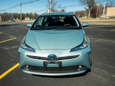 Used 2020 Toyota Prius image 2