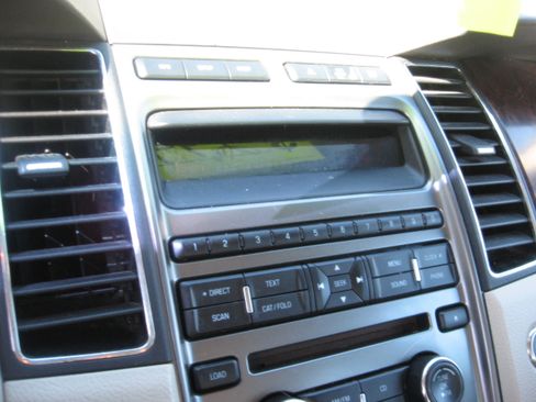 Used 2011 Ford Taurus Limited FWD image 10