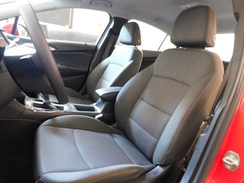 Used 2019 Chevrolet Cruze LT image 4