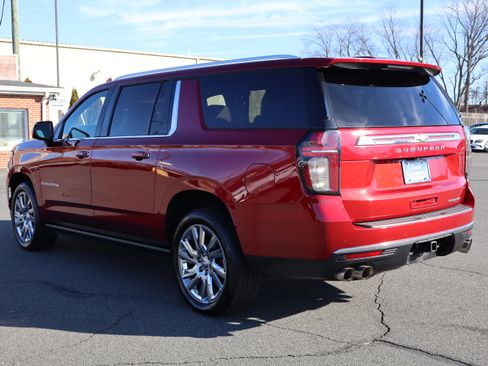 Used 2021 Chevrolet Suburban Premier image 6