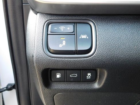 Used 2020 Kia Optima LX image 9