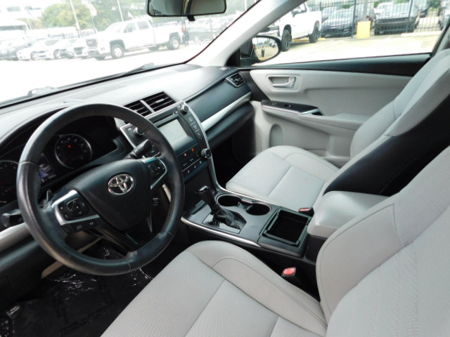 Used 2017 Toyota Camry SE Sedan 4D FWD image 9