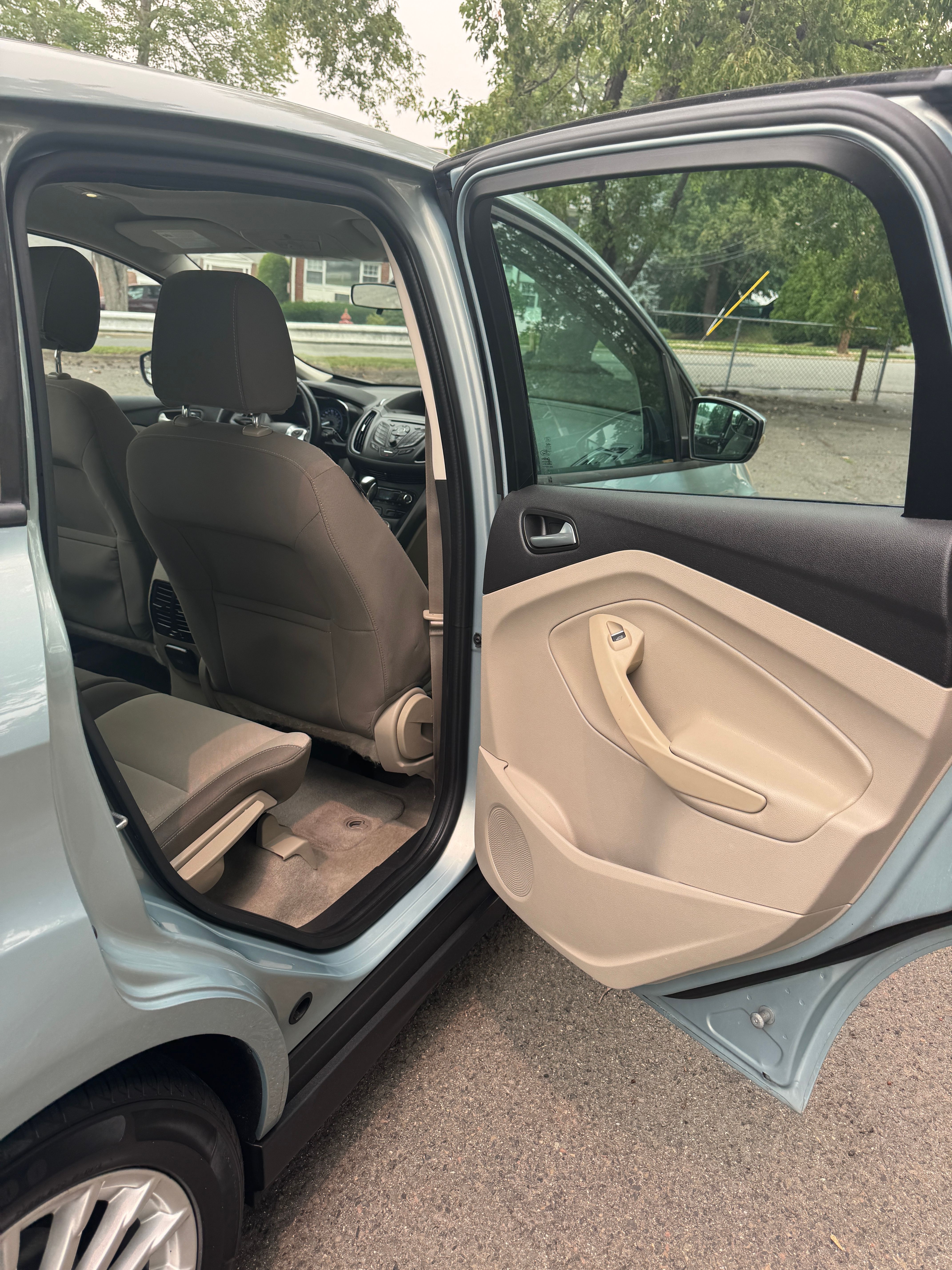 Used 2014 Ford C-MAX SE FWD image 17