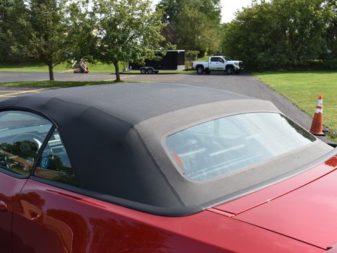 Used 2010 Ford Mustang Convertible RWD image 7
