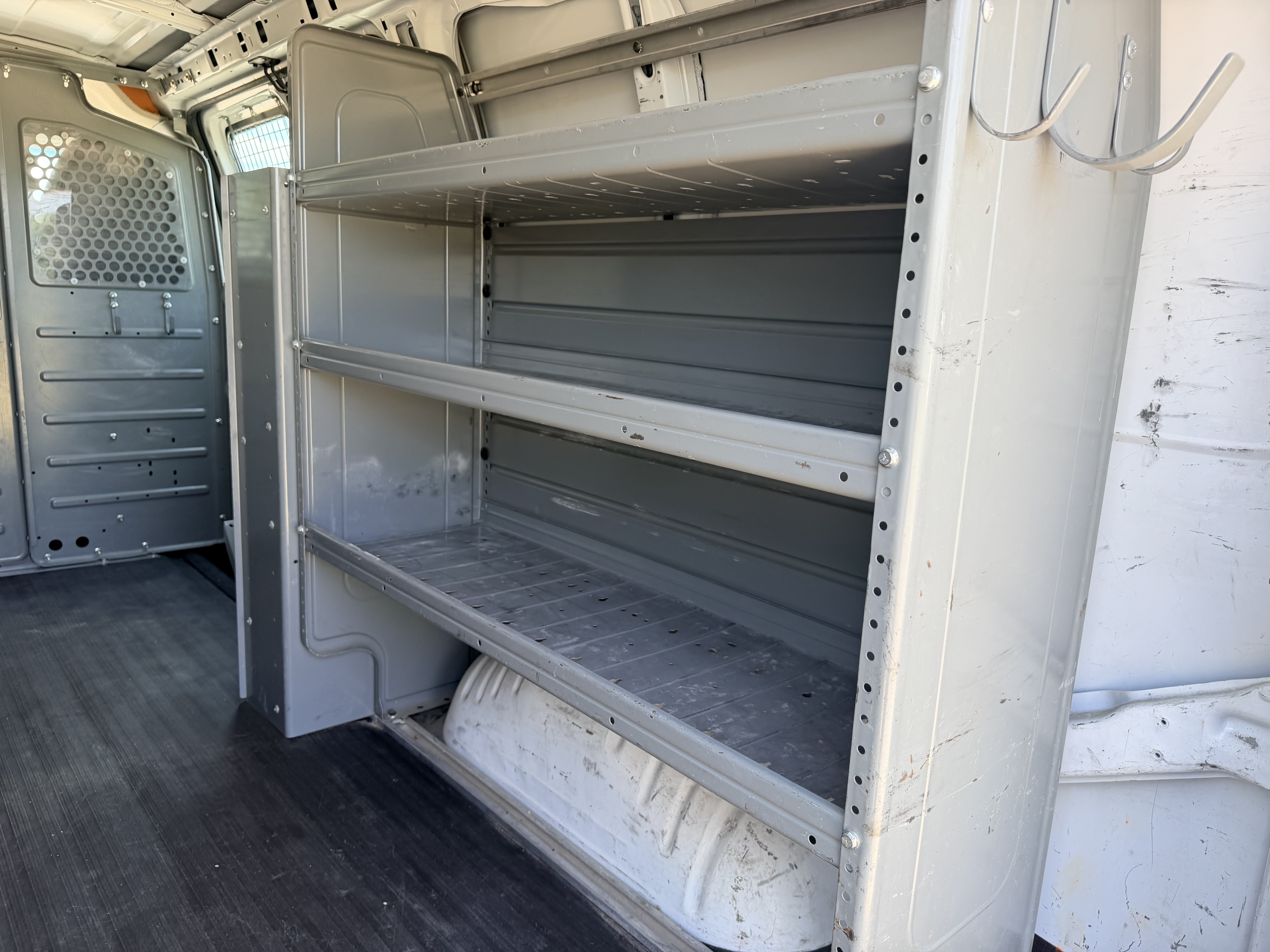 Used 2014 Chevrolet Express 2500 RWD image 18