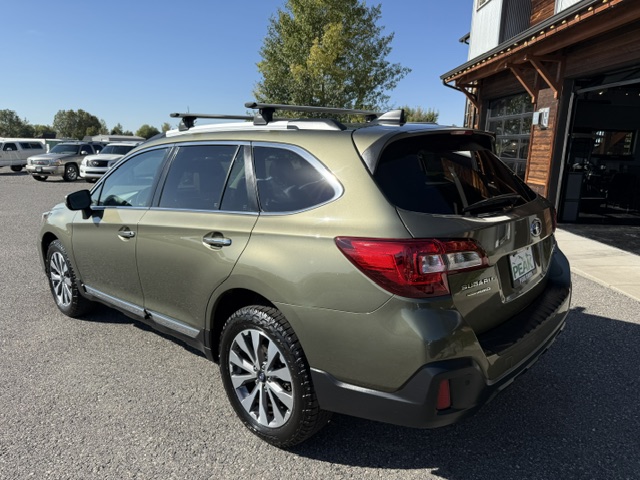 Used 2018 Subaru Outback 3.6R Touring AWD/4WD image 3