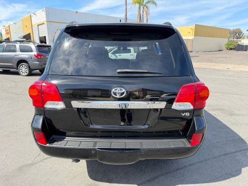 Used 2013 Toyota Land Cruiser image 4