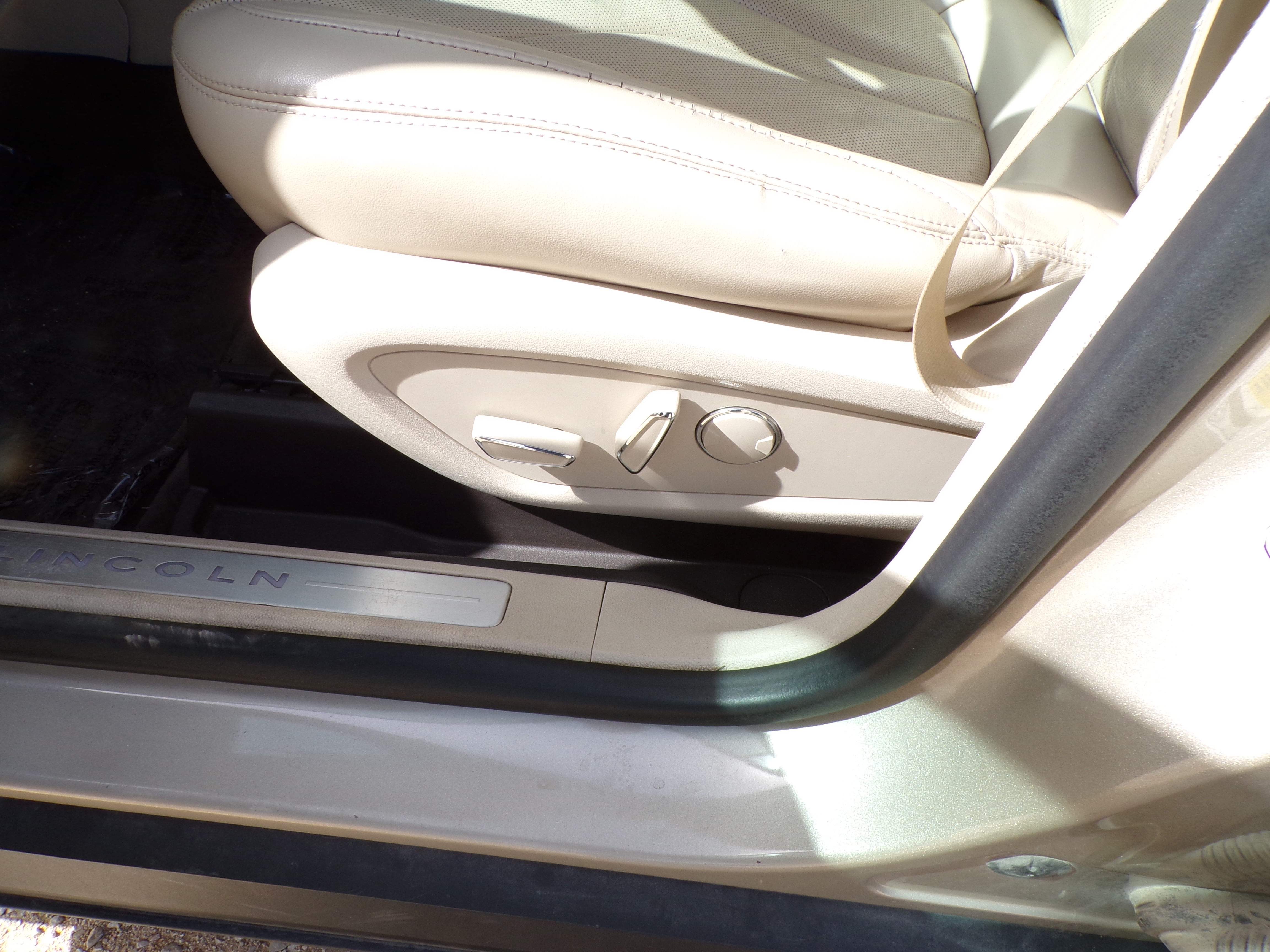Used 2017 Lincoln MKC Reserve FWD image 11