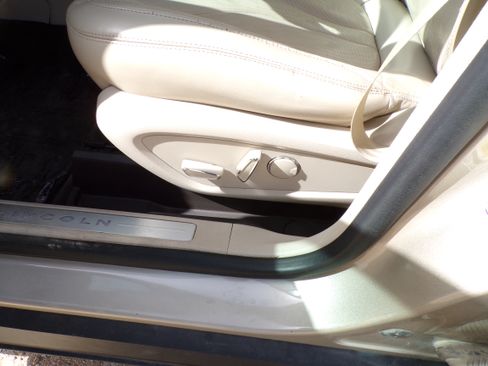 Used 2017 Lincoln MKC Reserve image 11