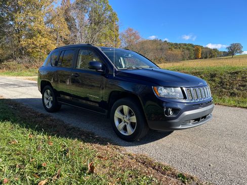 Used 2017 Jeep Compass Latitude image 11