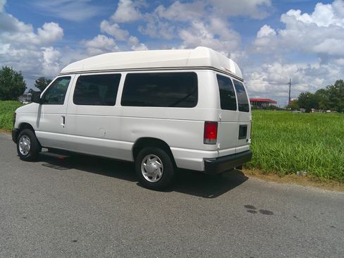 Used 2014 Ford E-150 and Econoline 150 Club Wagon image 6