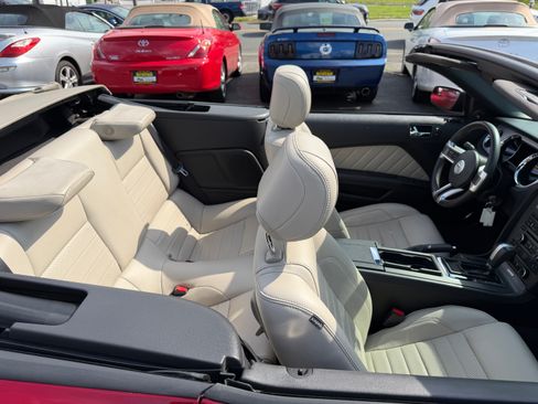 Used 2014 Ford Mustang RWD image 21