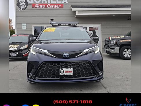 Used 2022 Toyota Sienna XSE image 2