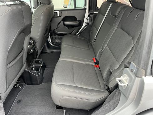 Used 2019 Jeep Wrangler Sport S image 9