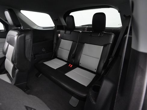 Used 2022 Ford Explorer XLT image 40