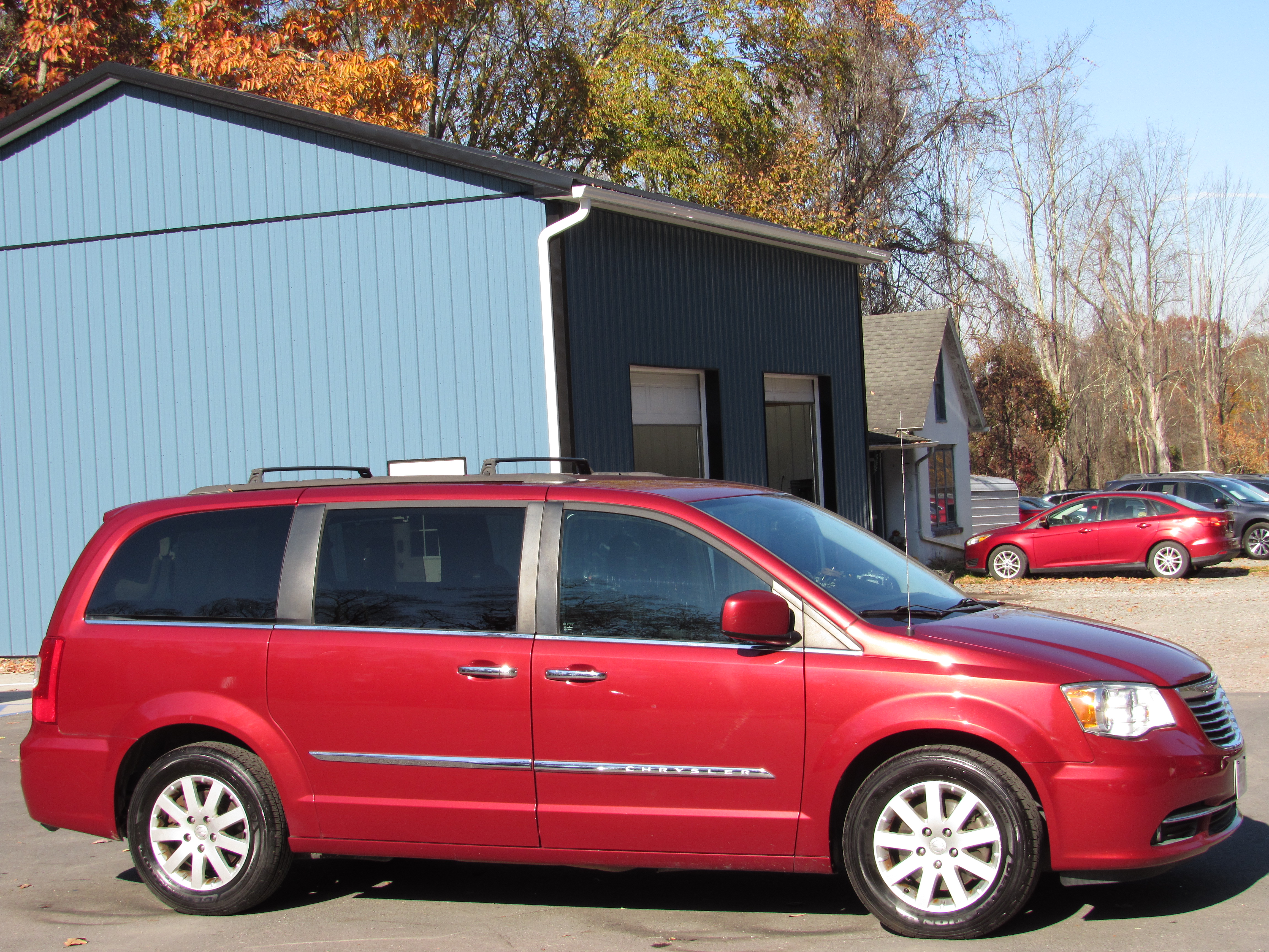 Used 2015 Chrysler Town & Country Touring FWD image 12