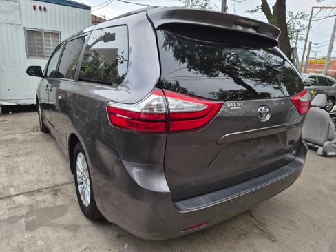Used 2015 Toyota Sienna XLE image 4