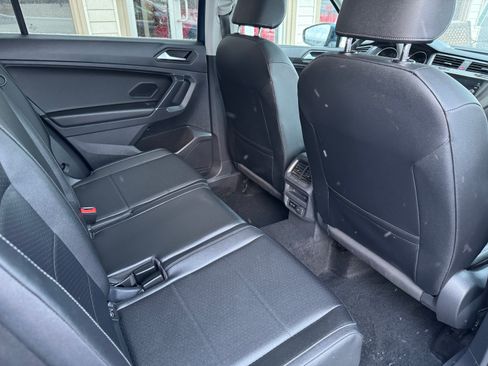 Used 2020 Volkswagen Tiguan SE image 17