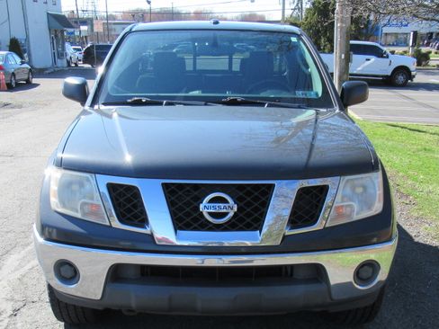 Used 2011 Nissan Frontier SV image 3