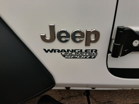 Used 2018 Jeep Wrangler Unlimited Sport image 19