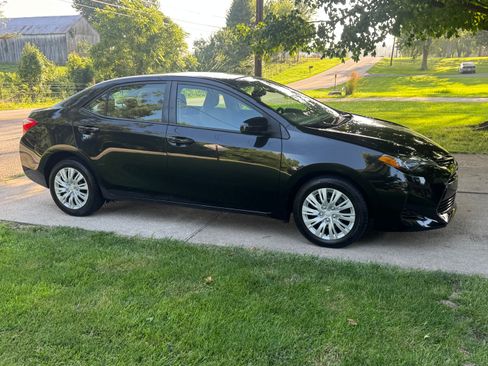Used 2018 Toyota Corolla Sedan w/ LE Premium Package FWD image 4