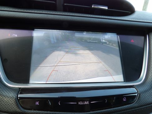 Used 2019 Cadillac XT5 FWD image 11