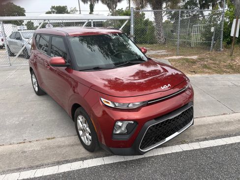 Used 2022 Kia Soul Sport FWD image 2