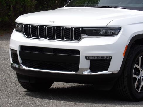 Used 2025 Jeep Grand Cherokee L Limited image 10