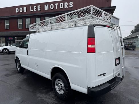 Used 2014 Chevrolet Express 3500 image 2