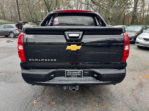 Used 2013 Chevrolet Avalanche LTZ image 3