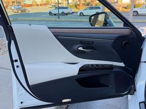 Used 2024 Lexus ES 350 Premium image 9