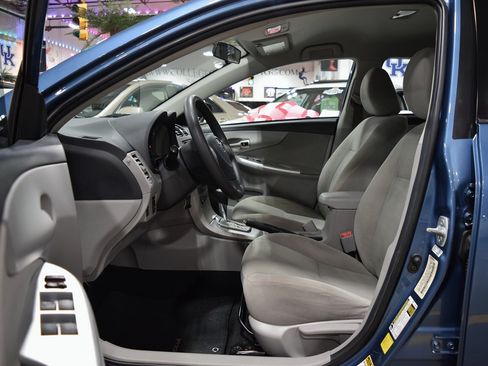 Used 2013 Toyota Corolla LE image 16
