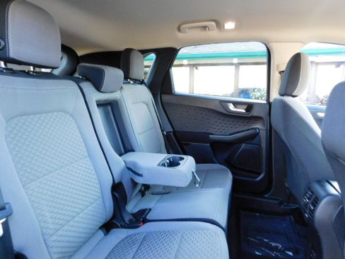 Used 2020 Ford Escape SE image 24