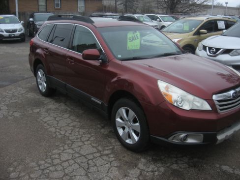 Used 2011 Subaru Outback 2.5i Limited image 3