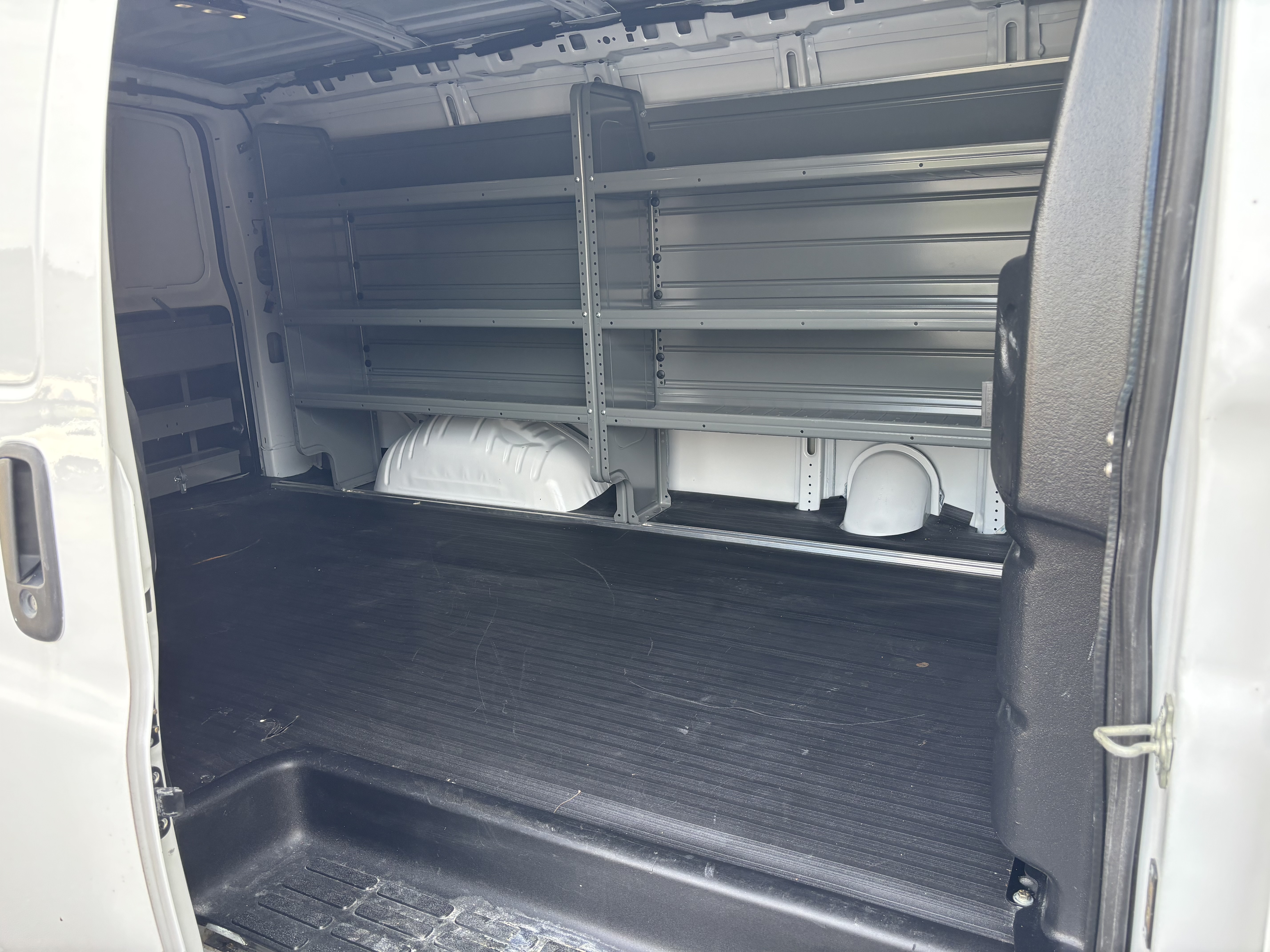 Used 2025 GMC Savana 2500 UNAVAIL RWD image 3