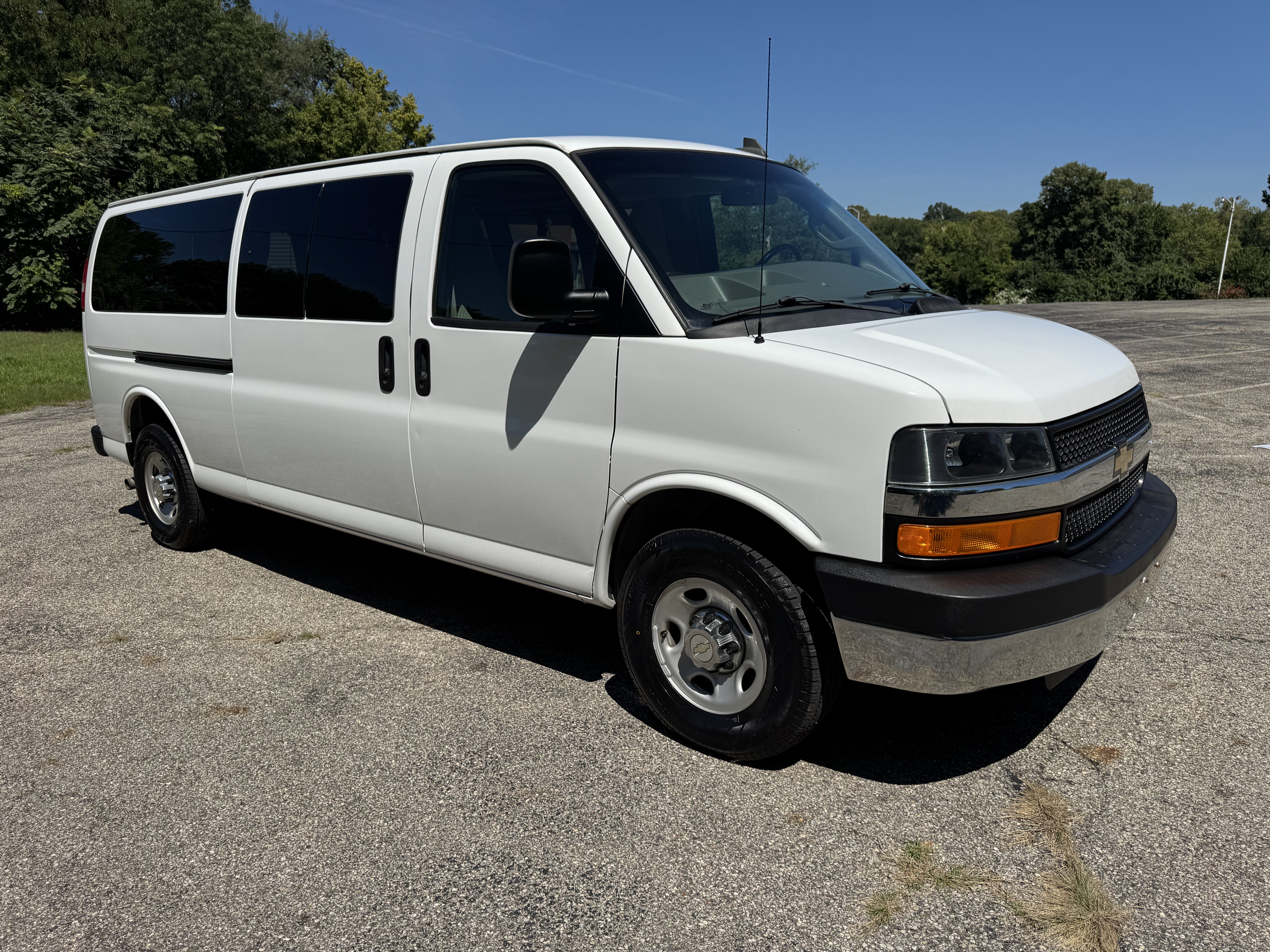 Used 2016 Chevrolet Express 3500 LT Extended Passenger RWD image 4