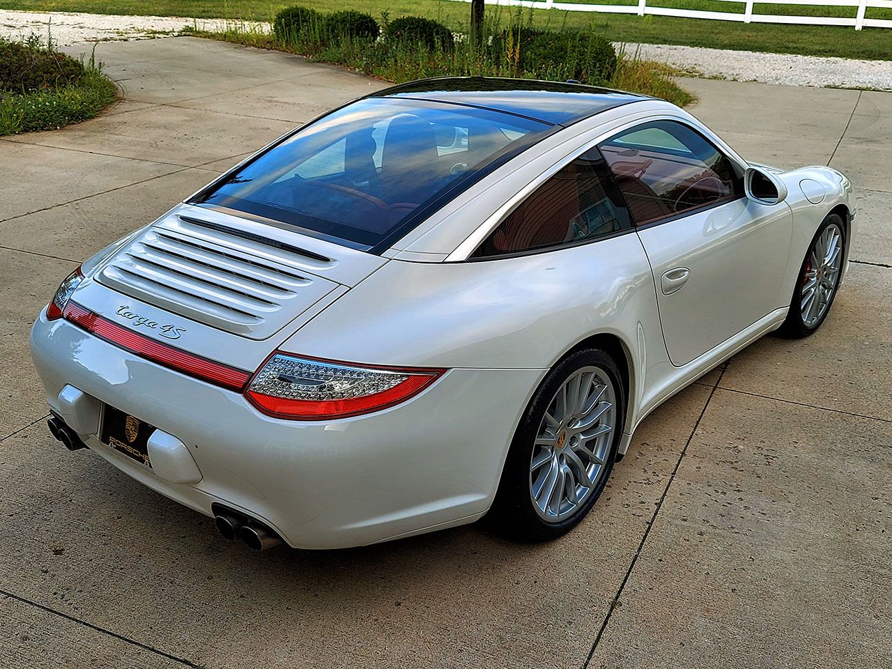 Used 2011 Porsche 911 Targa 4S AWD/4WD image 18