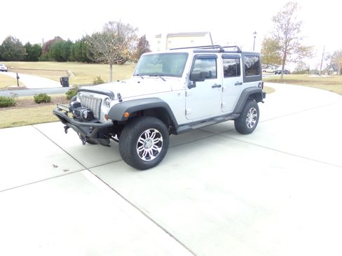 Used 2012 Jeep Wrangler Unlimited Sport image 1