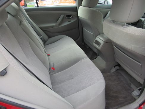 Used 2011 Toyota Camry LE Sedan FWD image 16