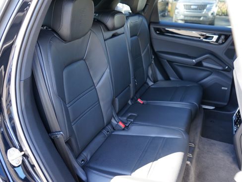 Used 2022 Porsche Cayenne image 14