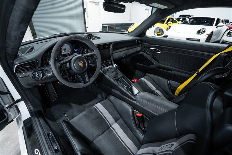Used 2018 Porsche 911 GT3 RWD image 18