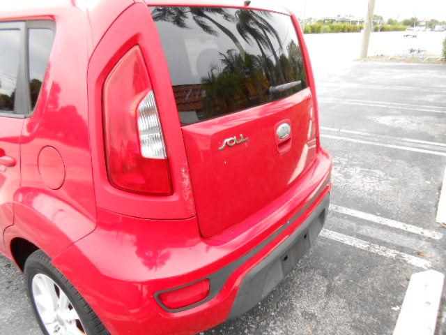 Used 2013 Kia Soul + FWD image 4