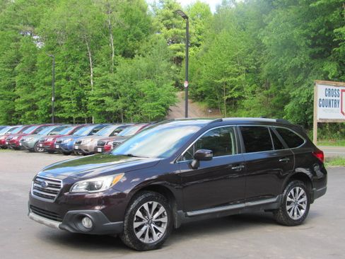 Used 2017 Subaru Outback 3.6R Touring AWD/4WD image 2